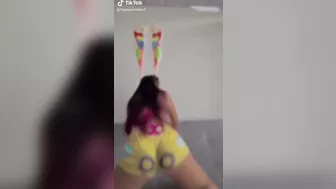 @hannaroldan7 slow motion sexy colombian twerking camerltoe in shorts #2