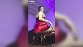 @esme_epul enseñando el culo tanga en lencería twerk #2