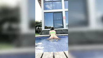 @manuela.muv twerking en la piscina bikini verde #2