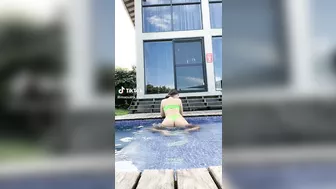 @manuela.muv twerking en la piscina bikini verde #4