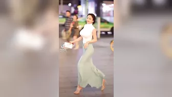 Chinese Street fashion boob jiggle