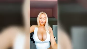 Big tits AND she fine ♥️♥️ #3