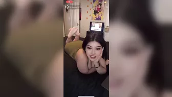 For the boys???? hOneyasianx soft feet play in tiktok live