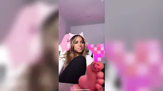 Found her in my tiktok live. Does anyone else’s tik tok live have hella feet on it or just me ♥️♥️? #3