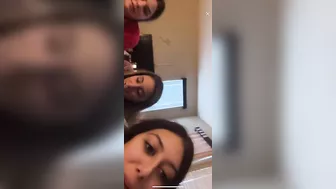 3 girls on live