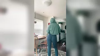 Leggings and dancing are great together. #4