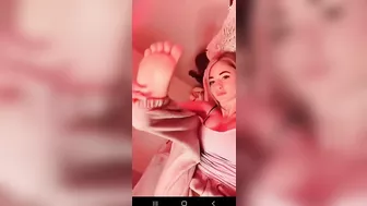 kaley bosarge showing soles on Live Tiktok