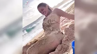 Sandy tits