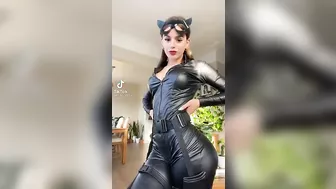 i hope catwomen claws me ????????