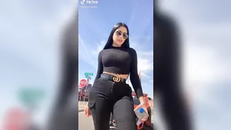 Jailyne Ojeda do have long hair tho