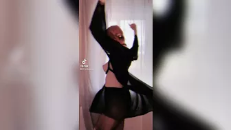 hottie redhead danced toples