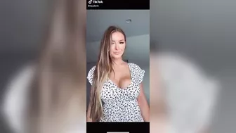 Her tits do be bouncing #2