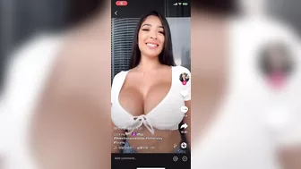 I love busty TikTokThots