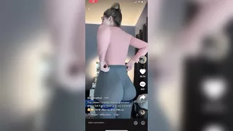 Gah damn that booty is fat