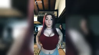 Redhead wants to show of her titts