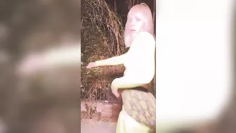 Natasha Bedingfield doing this dance got her trending on twitter and broke the internet