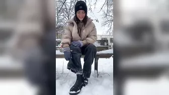 who would lick the snow off her feet?