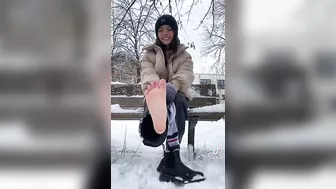 who would lick the snow off her feet? #4