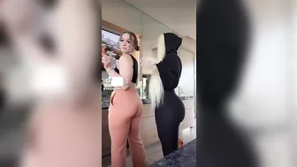 LEFT OR RIGHT - WHICH BOOTY ARE YOU CHOOSING