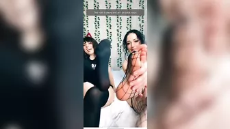 Tiktok Girls do a feet5 on live #2