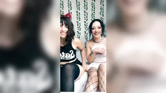 Tiktok Girls do a feet5 on live #4