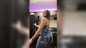 That ass wiggles