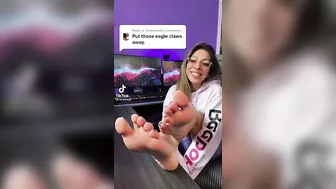 @lunaslays (Jessica) posted her new TikTok video showing off her beautiful hot sexy soles after going live yesterday!!