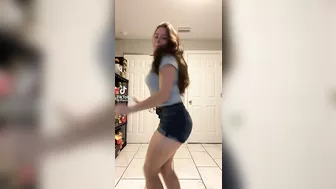 She always come through with a good ass shake #2