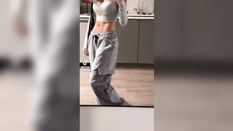 holy shit she gorgeous