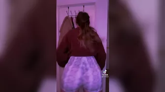 upvote if you think her ass is fat #3