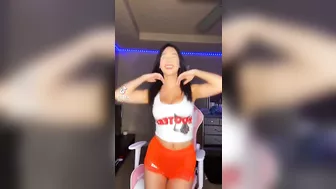 Jiggle hooters #2