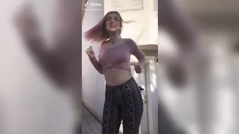 Watch them titties fly. #2