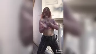 Watch them titties fly. #3