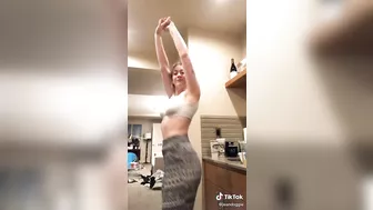Love her jiggle #3
