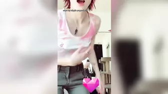 Downblouse at 2 seconds. left nipple. (her sticker only blocked the right nipple, lol)