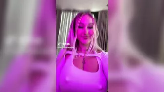 @laraslittleworldd BOUNCING TITS