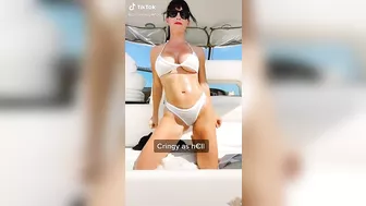 That bootie swaying and underboob...I love a good tiktok MILF!