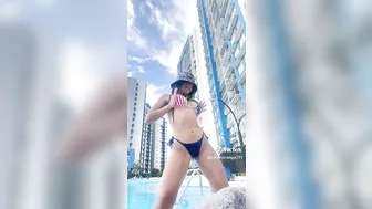 @valenarango777 closeup bikini twerking at pool #3