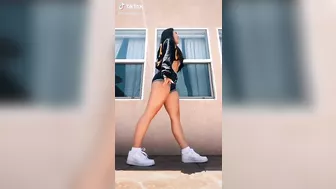 That booty jiggle #2