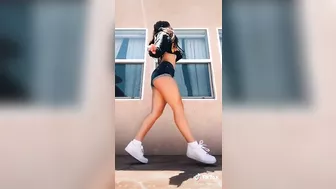 That booty jiggle #3