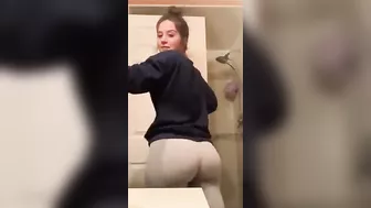 Thot gets surprised by her own ass #4