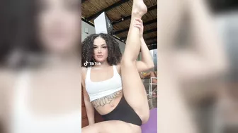 @dona_camila piernas abiertas yoga №2